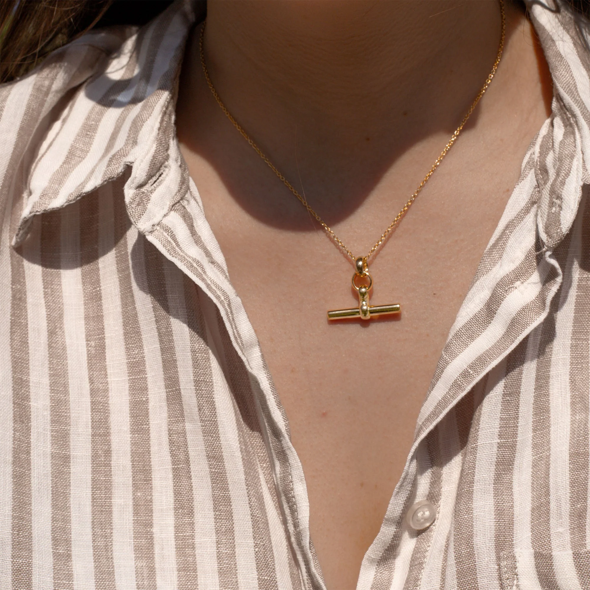 18ct Gold plated T-Bar Necklace - Image 3